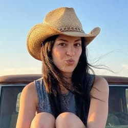 Leonie 🌾 notyourtypicalfarmgirl OnlyFans