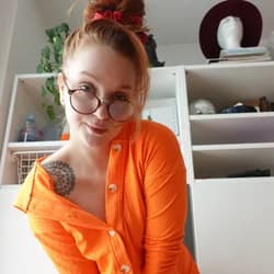Flora 🦊 HOT HAIRY REDHEAD fffloraartist OnlyFans