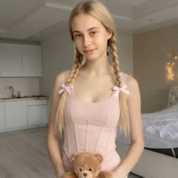 Cute small Lona 😇💫 angel_lona OnlyFans