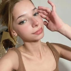 Lily lilytr0n OnlyFans