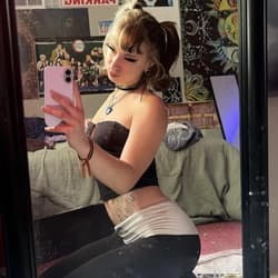 𝓴𝓪𝓽  kat.nextdoor OnlyFans