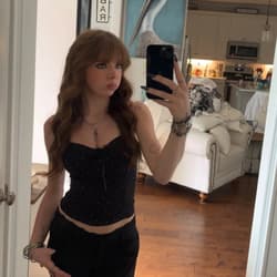 w i l l o w 🖤 latenightwillow OnlyFans
