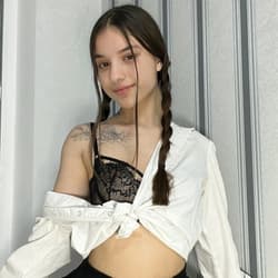 Baby Julia 🤭 juliarose18 OnlyFans