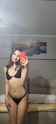 Ana 18 yo HS sweetie 😘 ana.petite OnlyFans