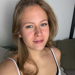 Julia ❤️ YOUNG MILF julix.may OnlyFans