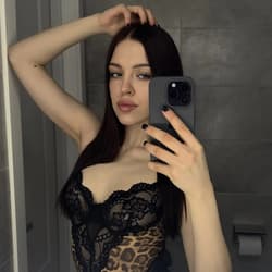 𝕸𝖎𝖗𝖆 🎸 maybe_mira OnlyFans